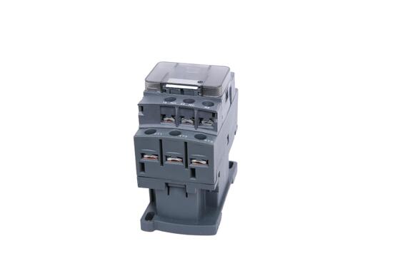 3 kutuplu AC Contactor Adli Akım 50A Adli yalıtım voltajı 690VAC ile motor kontrol devrelerinde çalışma sağlayan